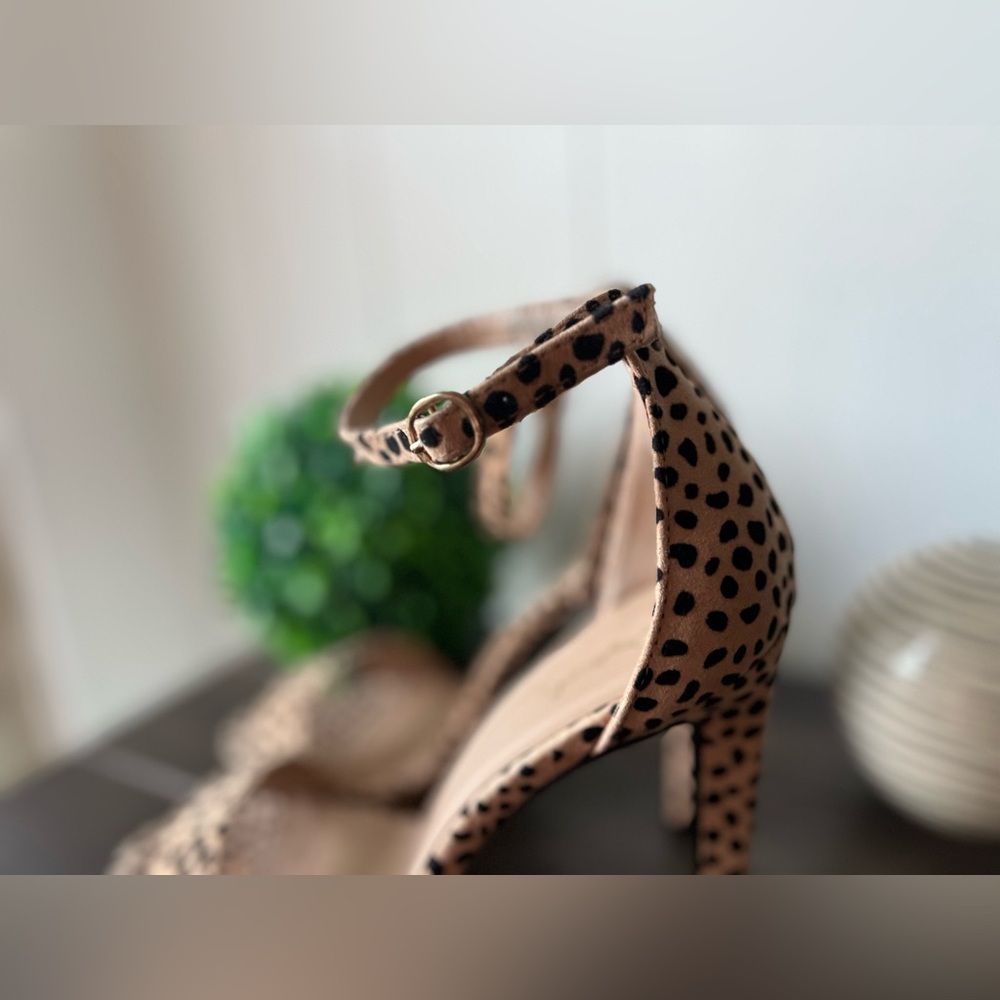 Qupid Faux Suede Cheetah Print Ankle Strap Heels Size 8 - Picture 5 of 13